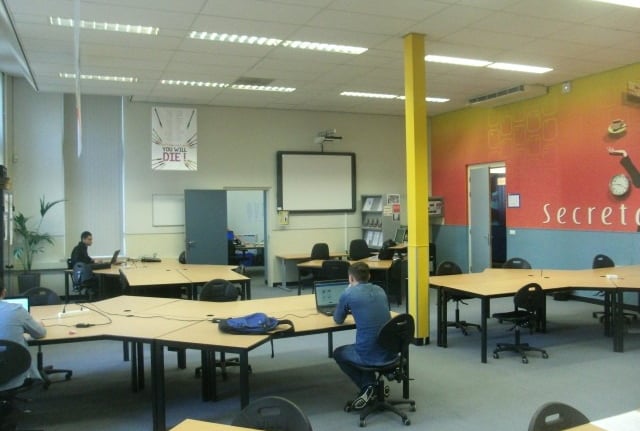 Ook klaslokalen en ruimtes maken wij schoon