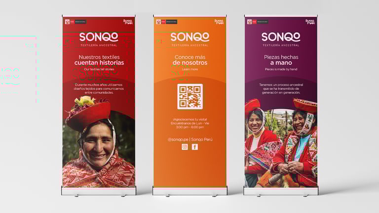 Mockup de roll ups informativos de Sonqo Textilería Ancestral