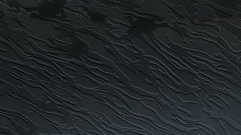 plancha, superficie o cubierta de cuarzo con vetas negro y texturizado estilo cuero