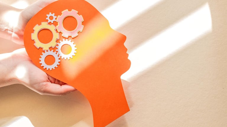 Cabeça com engrenagem simbolizando gestão emocional 