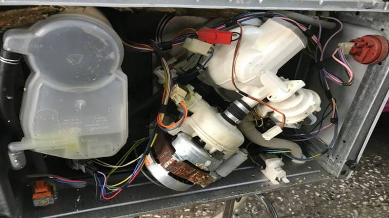 a pictures shows the internal component of a dishwasher