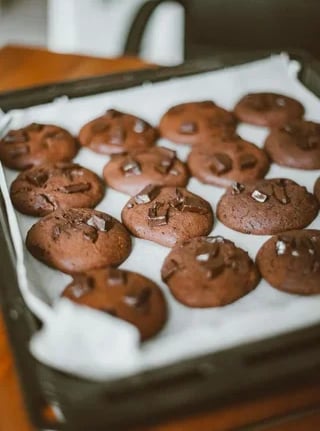 3-ingredient-no-bake-chocolate-chip-cookies
