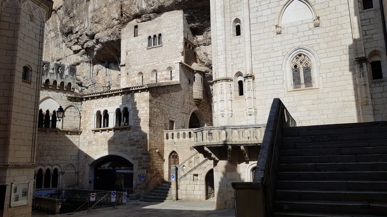 Le parvis de Rocamadour