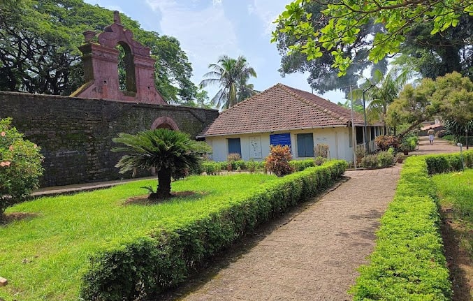 Thalassery, Telichery English Fort