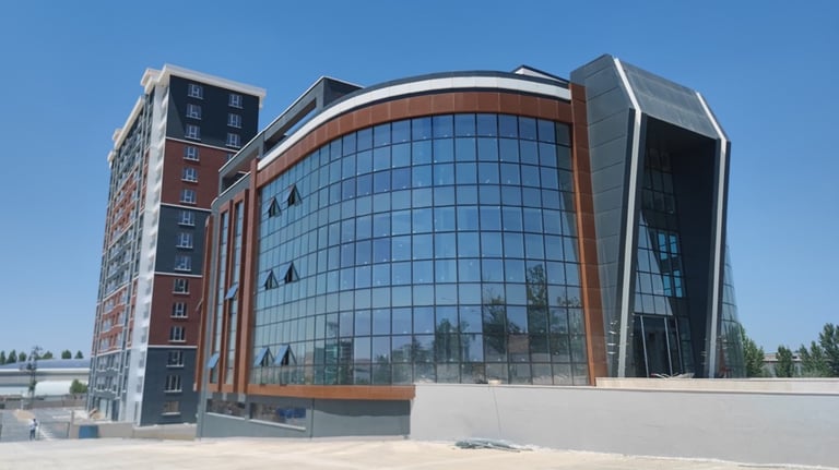 Ankara Esenboğa Havalimanı’nın yakınında; iki yapıdan oluşan, tamamlanmış bir inşaat projesi.