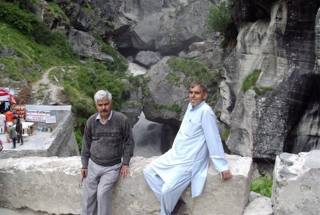 bhagirathi  bheemsila mere papa lt. sh. virender kumar thapliyal  left side  white hair with some on