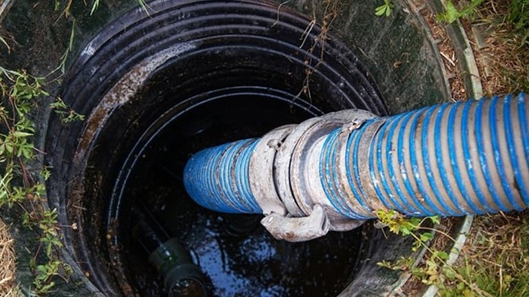 INSPECCIÓN Y LIMPIEZA DE FOSAS SÉPTICAS