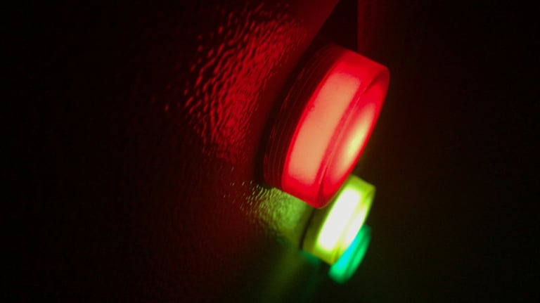 Instalación de alarmas inteligentes avanzadas para empresas, proporcionando monitoreo en tiempo real