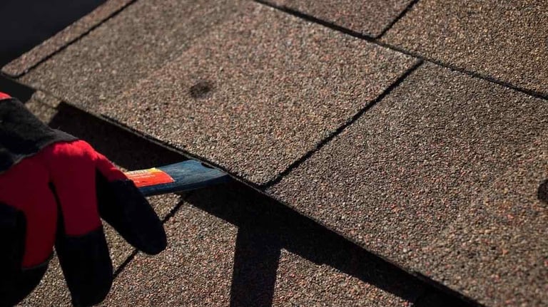 Repairing roof shingles