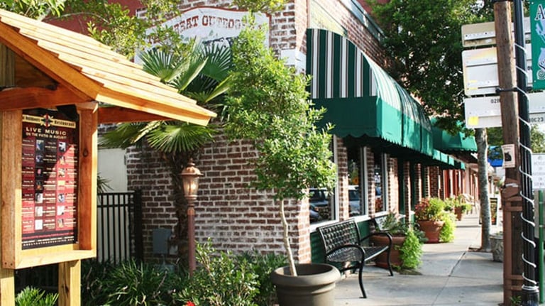 Pressure washing window cleaning commercial real estate in High Springs Florida