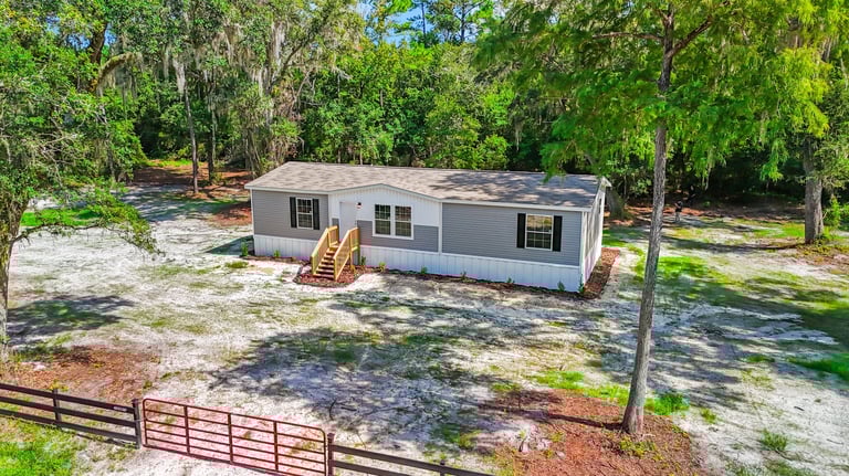 Pressure washing home in Lafayette County Florida