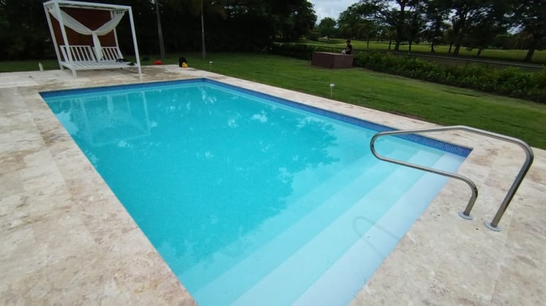 Piscinas de concreto y fibra de vidrio que te ofrece Summer Pool Solutions en Panama