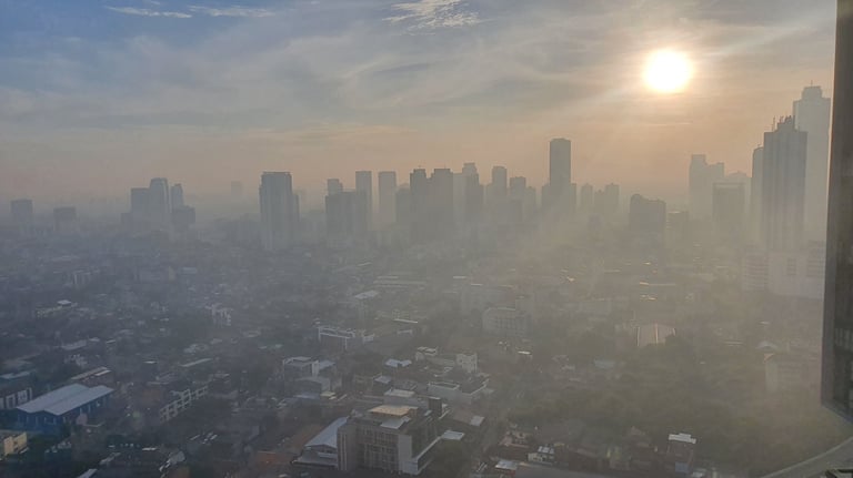 Polucion en Jakarta 2026 vista desde casa