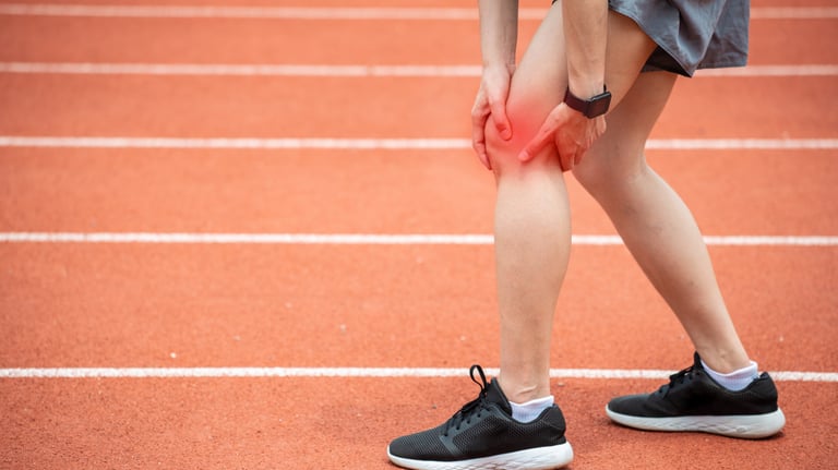 person holding glowing knee joint illustrating knee pain and injury. 