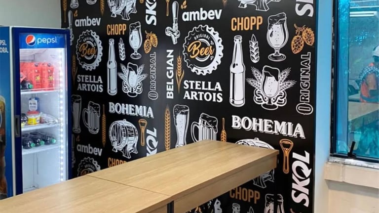 Adesivação em vinil em parede de loja em Jacareí