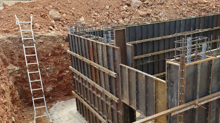 Θεμέλια οικοδομής υπό κατασκευή