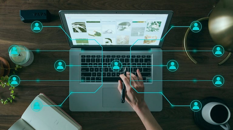 Dirigeant de PME accompagné par un DSI externalisé pour ses décisions IT