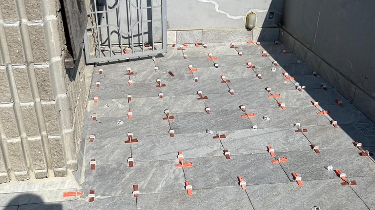posa piastrelle per esterno su un terrazzo Milano