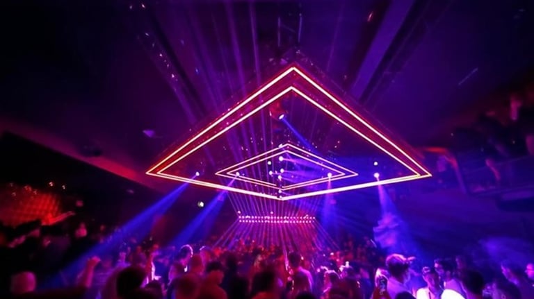 l'arc paris best club paris table booking gate club