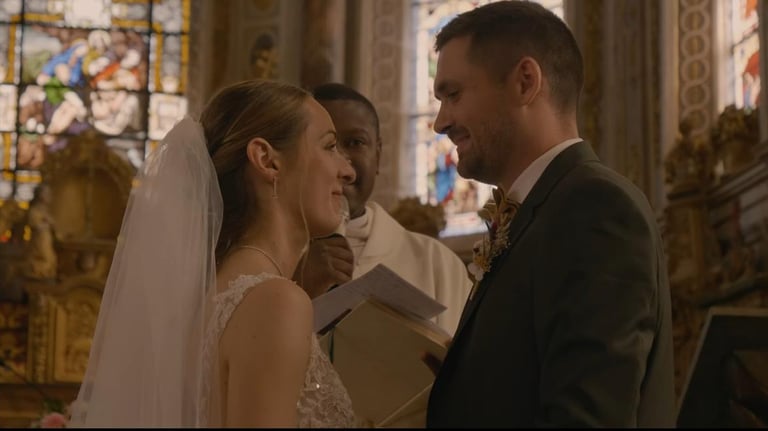 couple eglise film de mariage Dinan