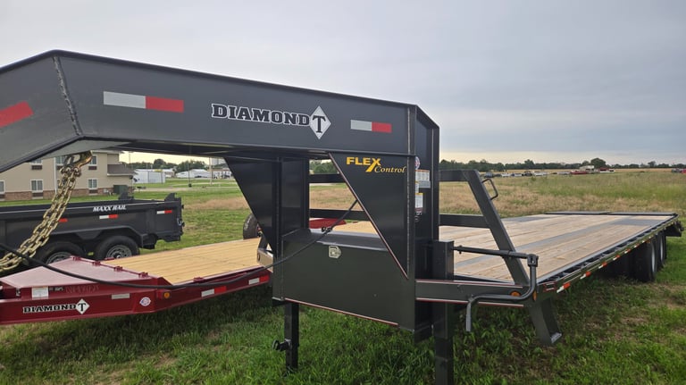 Diamond T tandem dual gooseneck trailer
