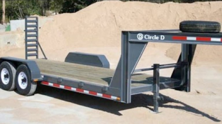 Circle D tandem equipment gooseneck trailer