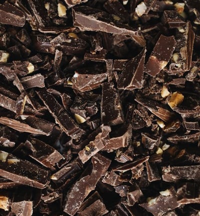 des carreaux de chocolat cassés