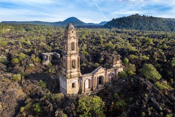 Iglesia hundida - Tour volcan paricutin saliendo de Morelia
