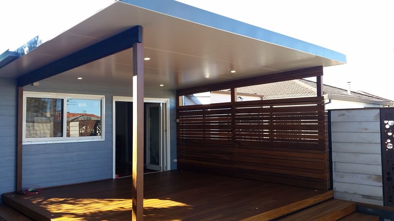 Insulated panel roof