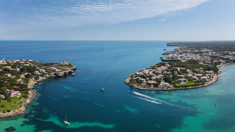 a boat sailing in the ocean near a small island