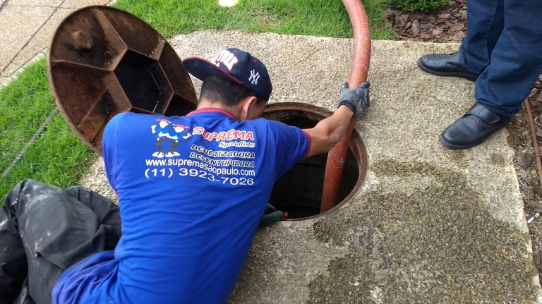 desentupimento e limpeza de fossa séptica com sucção