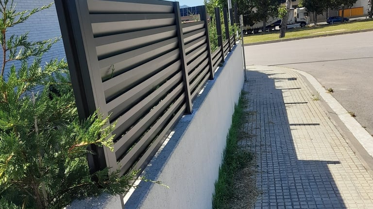 tancaments aluminis vic