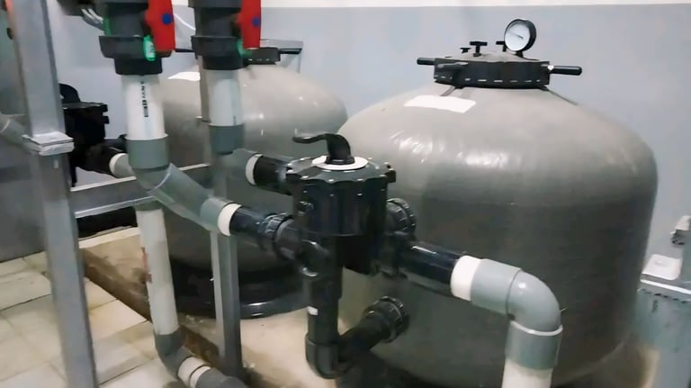 Sistem instalasi kolam renang lengkap dengan filterasinya.