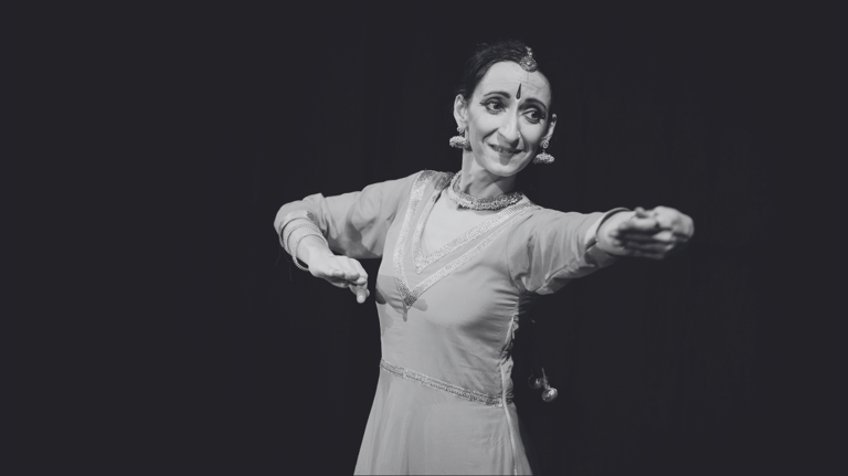 Индийски Танци с Вики