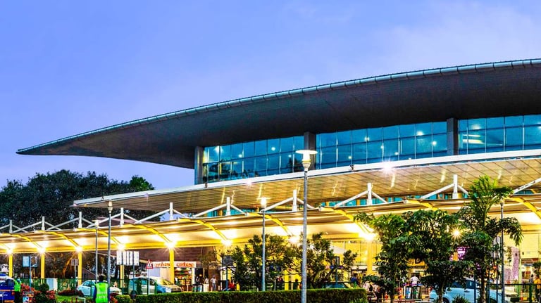 Lucknow airport drop from Prayagraj.