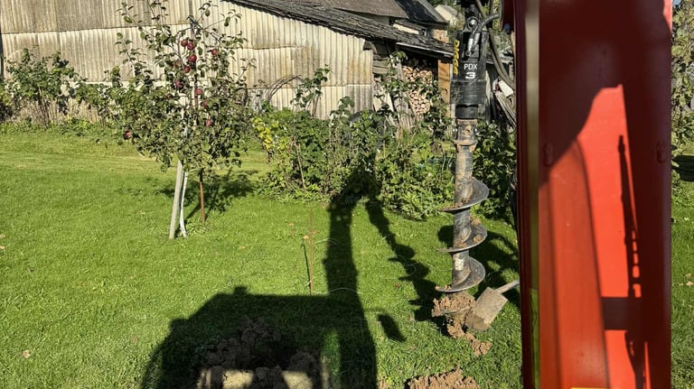 greztiniai poliai 30cm diametro terasos, stogines statybai, bus betonuojami poliai