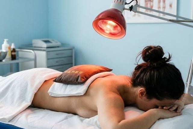 Far-infrared heat and herbal hot pad therapy for muscle relaxation.