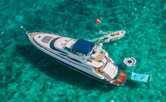 90FT Sunseeker yacht rental Miami with jacuzzi on deck