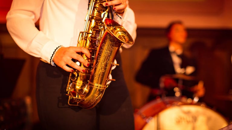 Lina Peters saxofonista jazz para cocktails de empresa Lisboa