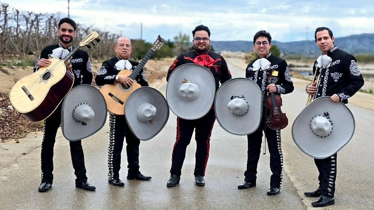 Mariachi en vivo interpretando El Rey en evento en España