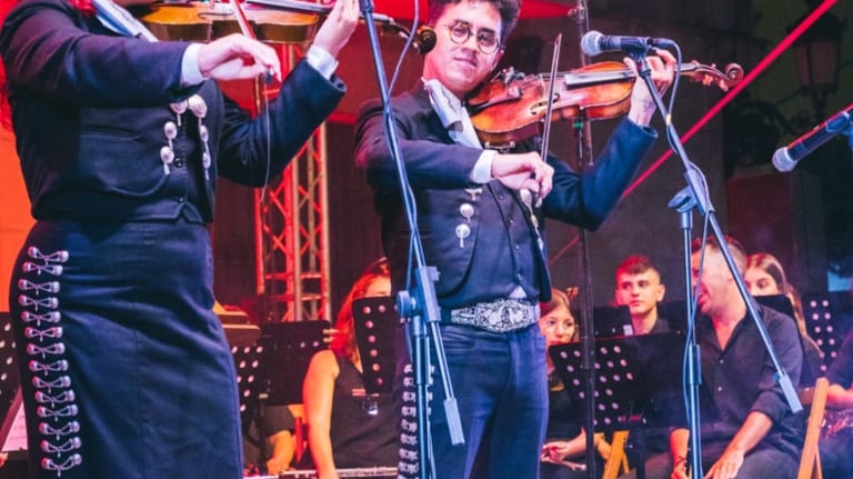 Mariachis en Madrid con traje tradicional mexicano