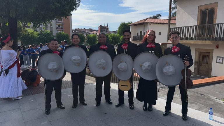 ALT imagen: Mariachi en banquete de boda en Madrid