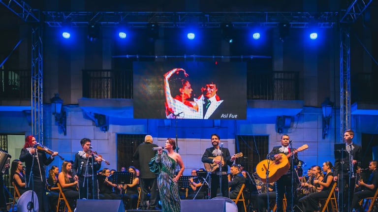 Mariachis en Madrid actuando coordinados en grupo