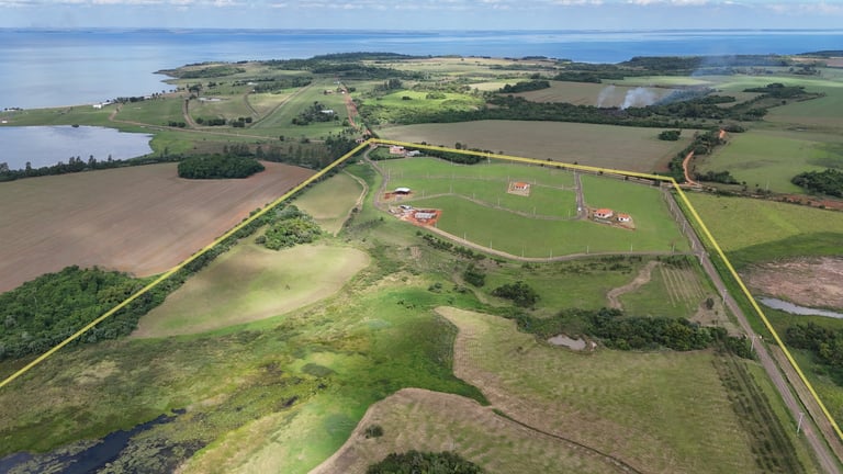Vorderer Teil El Parque Paraná mit ersten Häusern