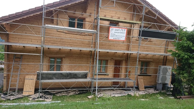 Aérogommage façade chalet en bois
