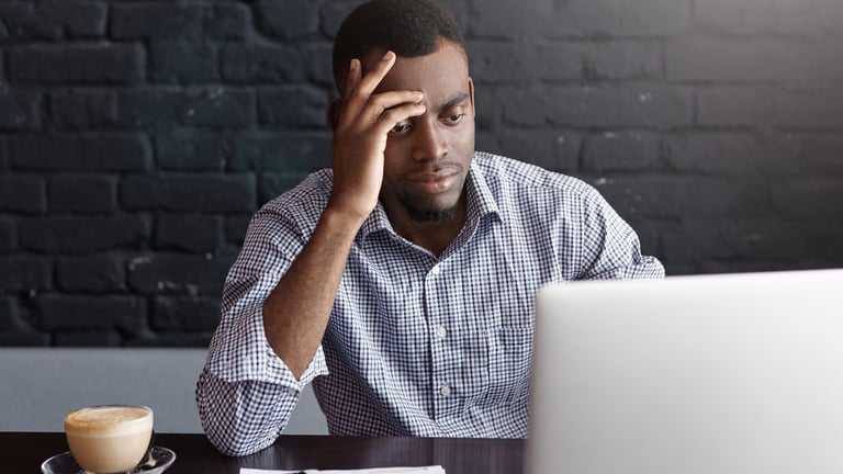 un entrepreneur qui débute une entreprise et qui cherche une méthode pour avoir une stabilité
