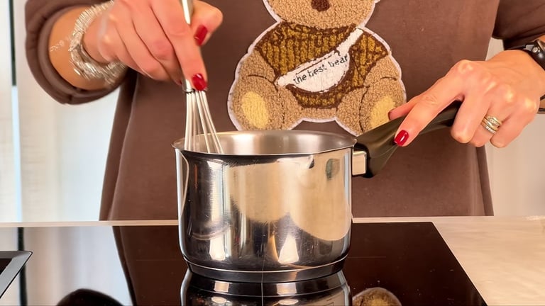 Cuoci gli ingredienti della crema di riso al cocco