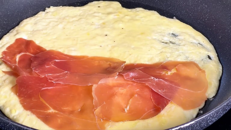 Aggiungi il ripieno per l'omelette salata