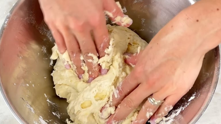 Mescolare fino ad ottenere un impasto omogeneo