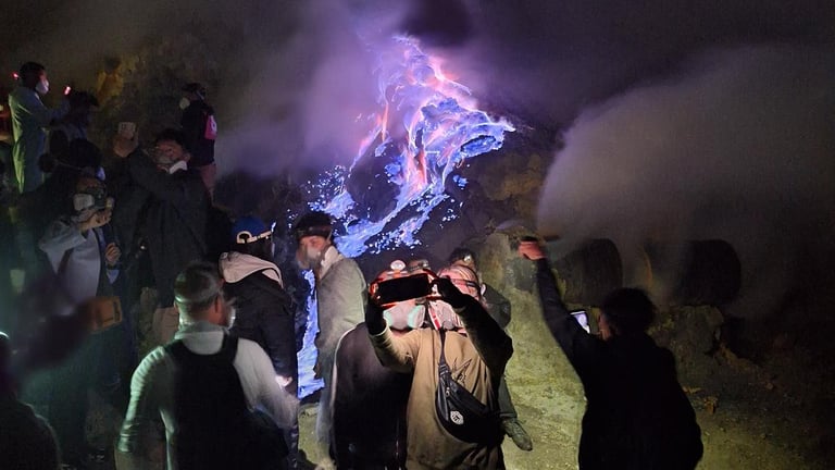 Hiker catch Blue Fire at Mt. Ijen 